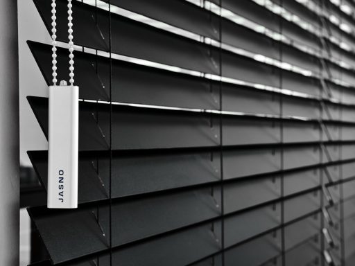 Mit Monokommandokette Blinds dunkel