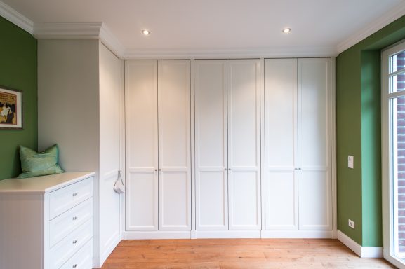 Kleiderschrank